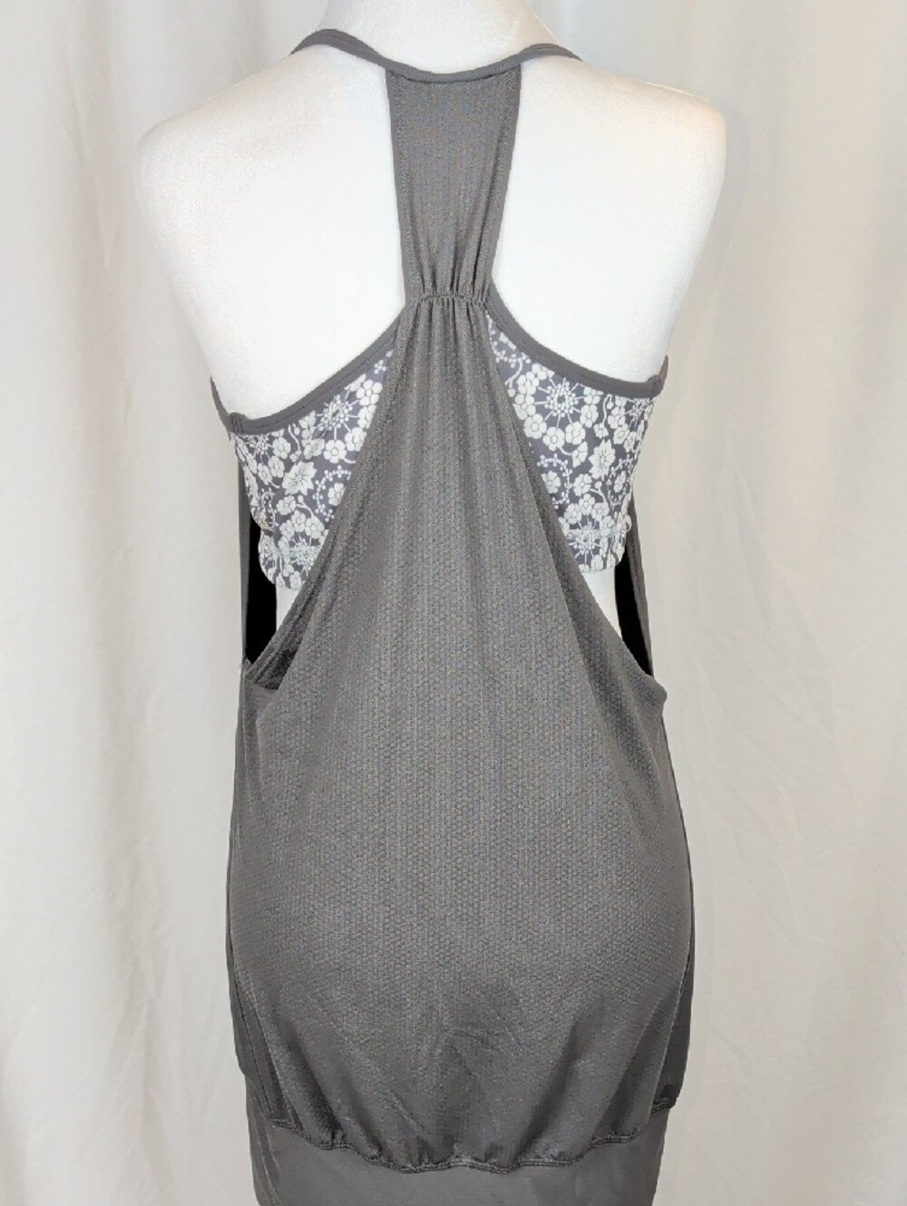 Lululemon Charcoal Gray No Limits 2-in-1 Tank Top Built-In Floral Bra Size 6 (Fi